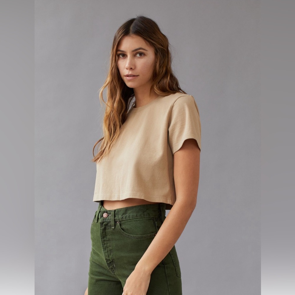 Urban Outfitters UO Best Friend Easy Fit Tan Crop T-Shirt Tee sz M